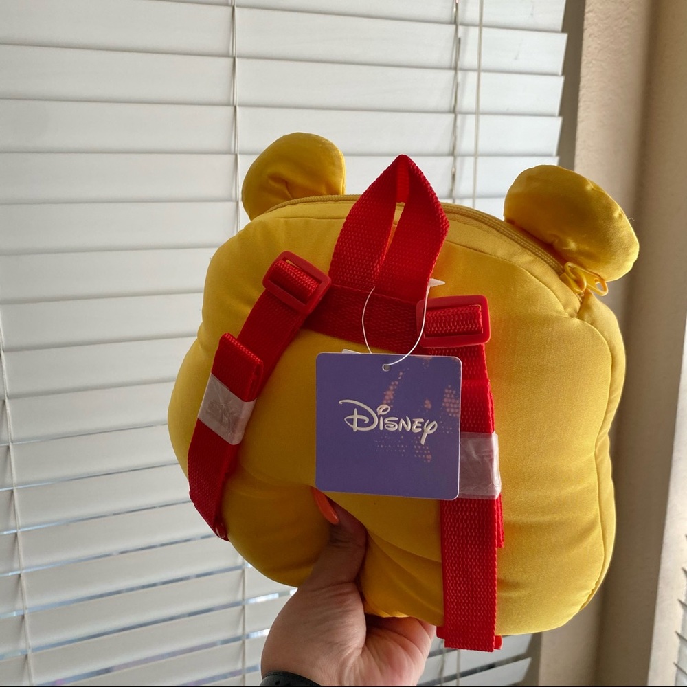 Winnie the Pooh plushie backpack - Picture 5 of 7